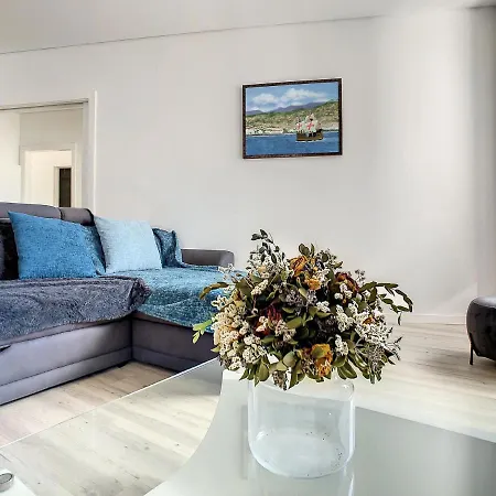 Uptown By Lovelystay *