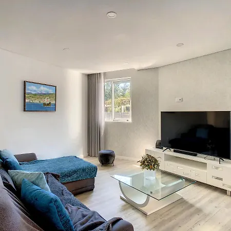 Uptown By Lovelystay Апартаменты *