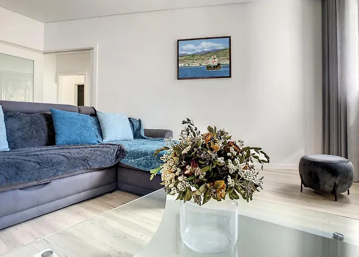 Uptown By Lovelystay *