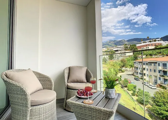 Uptown By Lovelystay *